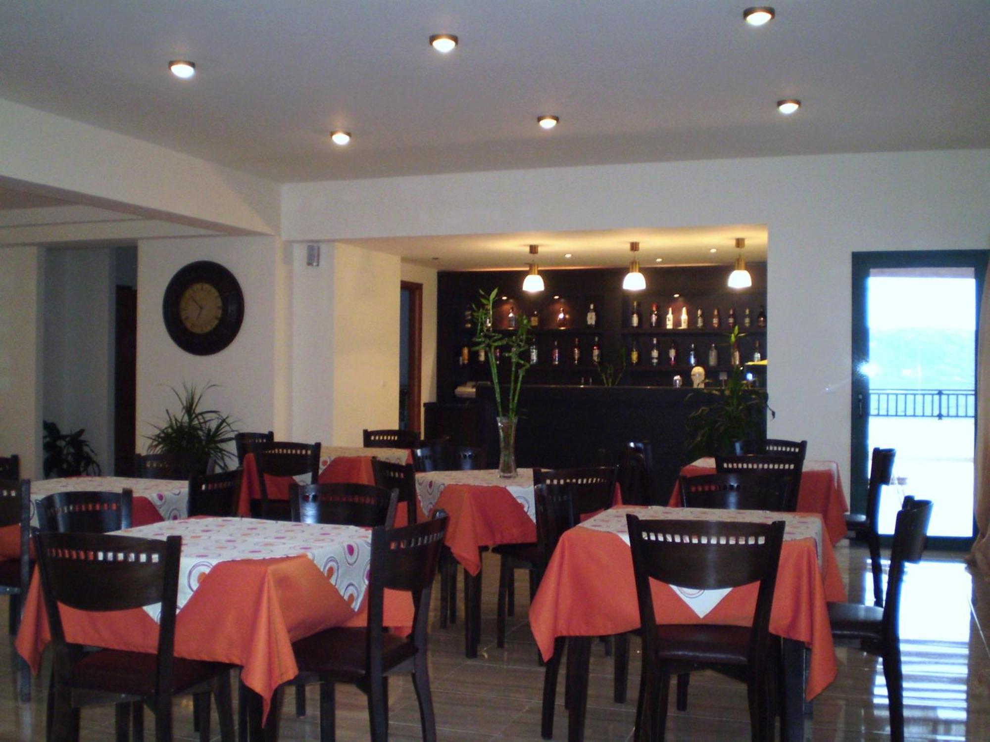 פלאסרנה Roubini Apartments מראה חיצוני תמונה