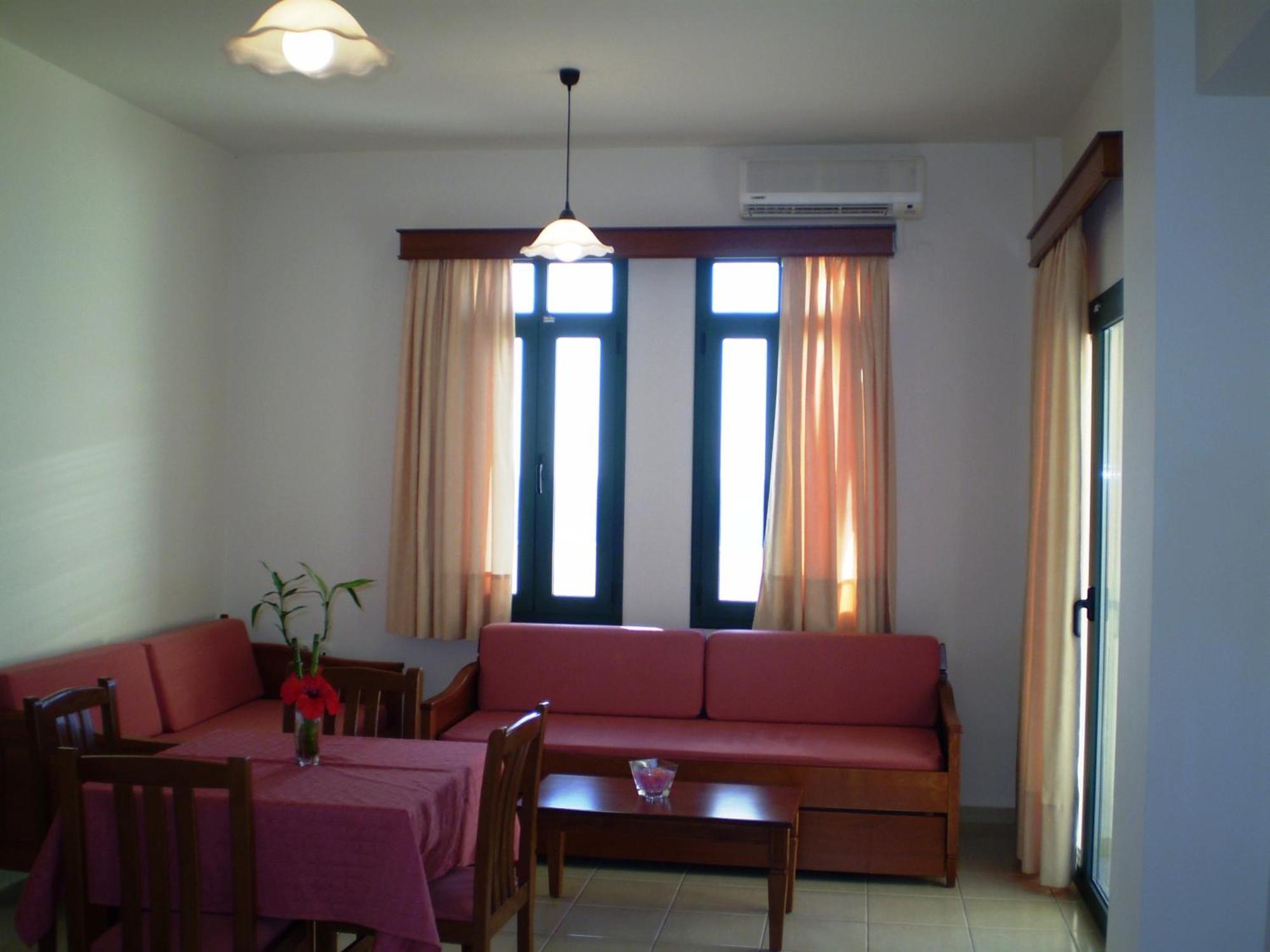 פלאסרנה Roubini Apartments מראה חיצוני תמונה