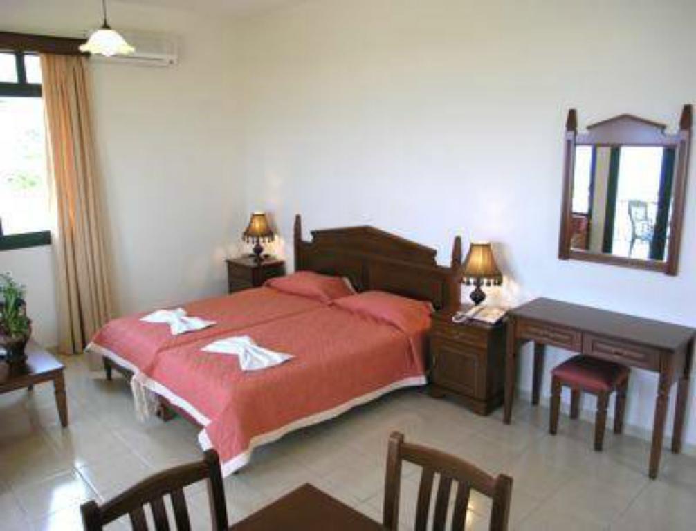 פלאסרנה Roubini Apartments מראה חיצוני תמונה
